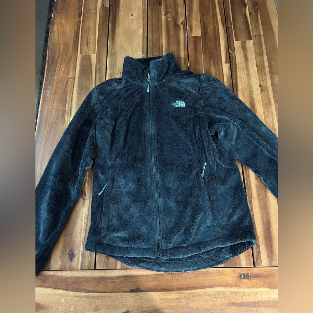 North Face Fuzzy Osito Deep hunter green Fleece
Med 
Zipper front and pockets - Picture 2 of 6